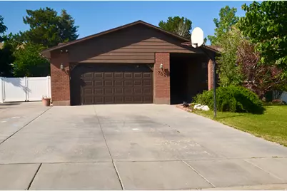 768 Crestview Dr, Tooele, UT 84074 - Photo 2