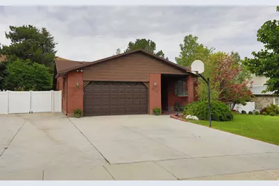 768 Crestview Dr, Tooele, UT 84074 - Photo 2