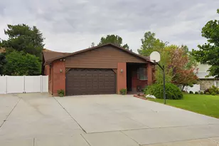 768 Crestview Dr, Tooele, UT 84074 - Photo 2