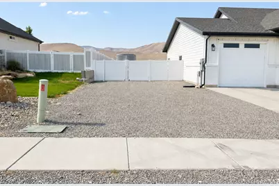 2993 E Lake Vista Dr, Eagle Mountain, UT 84005 - Photo 4