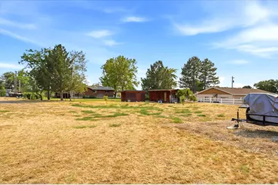 2252 W 800 N, Clinton, UT 84015 - Photo 32