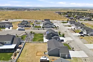 1266 E Blue Moon Dr N, Lake Point, UT 84074 - Photo 38
