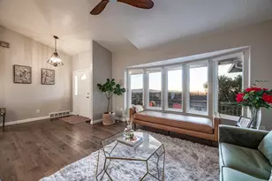 402 E Alice Mae Circle, Farmington, UT 84025 - Photo 2