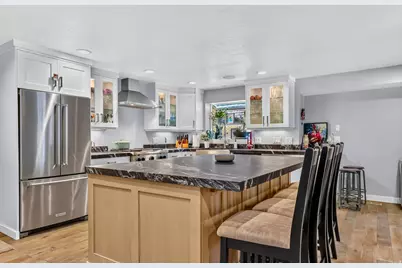 2505 E Robidoux Rd, Sandy, UT 84093 - Photo 6