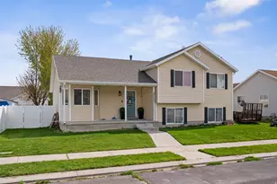 2152 E Weeping Willow Way N, Eagle Mountain, UT 84005 - Photo 2