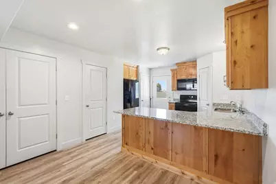 2460 W 450 N #10, Tremonton, UT 84337 - Photo 10