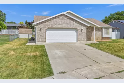 5078 S 3425 W, Roy, UT 84067 - Photo 2