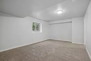1359 W 2175 S, Syracuse, UT 84075 - Photo 32