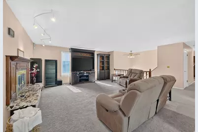 9545 S Robins Way, Sandy, UT 84094 - Photo 12