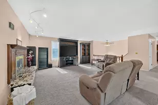 9545 S Robins Wy, Sandy, UT 84094 - Photo 12