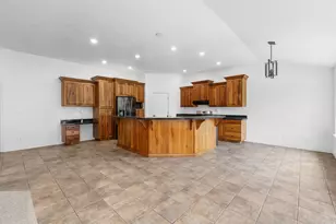 807 W 2240 N, Pleasant Grove, UT 84062 - Photo 12