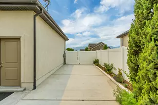 6372 N Davis Knolls Dr, Eagle Mountain, UT 84005 - Photo 4