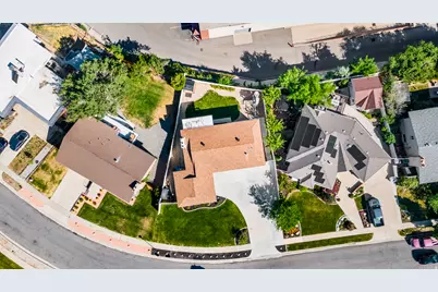2353 E Cinnabar Ln S, Cottonwood Heights, UT 84121 - Photo 50