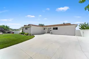 2353 E Cinnabar Ln S, Cottonwood Heights, UT 84121 - Photo 2
