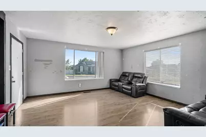 960 W 100 S, Orem, UT 84058 - Photo 4