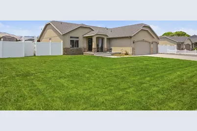 13524 S Grand Trotter Way, Herriman, UT 84096 - Photo 2