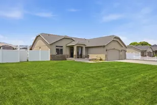 13524 S Grand Trotter Way, Herriman, UT 84096 - Photo 2
