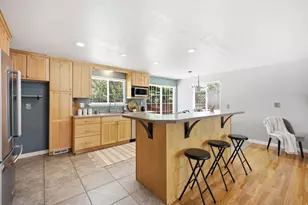 7237 S 2700 E, Cottonwood Heights, UT 84121 - Photo 14