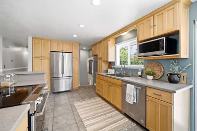 7237 S 2700 E, Cottonwood Heights, UT 84121 - Photo 10