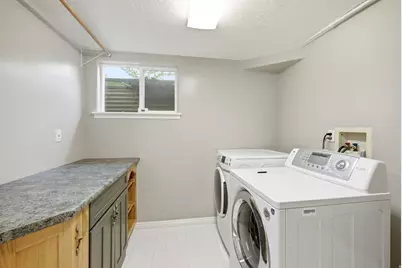 7237 S 2700 E, Cottonwood Heights, UT 84121 - Photo 34