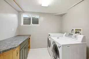 7237 S 2700 E, Cottonwood Heights, UT 84121 - Photo 34
