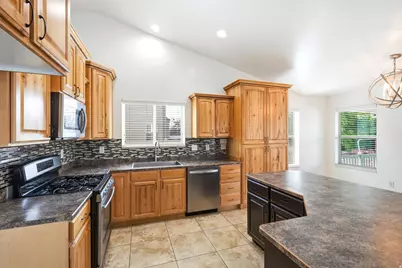 33 E 1100 S, Vernal, UT 84078 - Photo 8