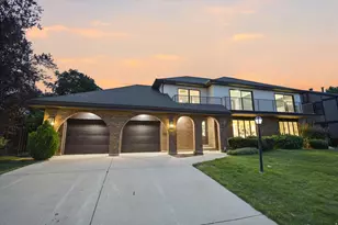 2366 E Cinnabar Ln, Cottonwood Heights, UT 84121 - Photo 2