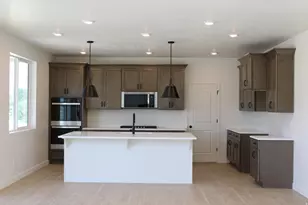 6072 W Ravens Roost Dr, Herriman, UT 84096 - Photo 2