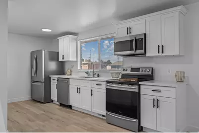 372 N Overland E, Tooele, UT 84074 - Photo 10