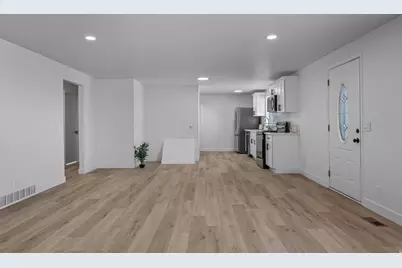 372 N Overland E, Tooele, UT 84074 - Photo 8