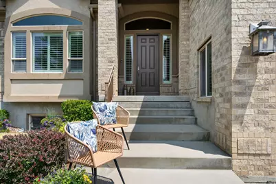 1653 E Crescent View Circle S, Sandy, UT 84092 - Photo 2