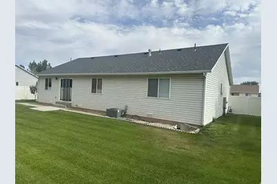 161 E 1080 S, Roosevelt, UT 84066 - Photo 4