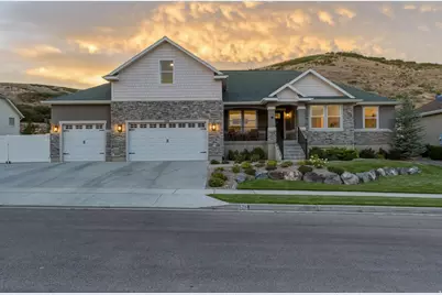 528 W Autumn Hills Blvd, Lehi, UT 84048 - Photo 2