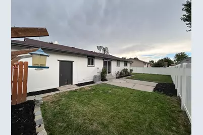 9789 S 285 E, Sandy, UT 84070 - Photo 12