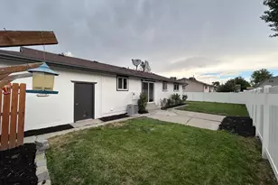 9789 S 285 E, Sandy, UT 84070 - Photo 12