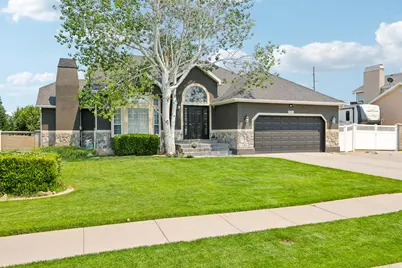 9567 S Misty Oaks Cir, South Jordan, UT 84095 - Photo 2