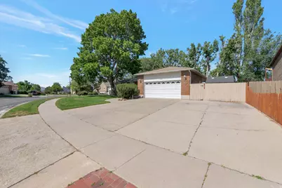 11072 S Windy Peak Ridge Dr E #32, Sandy, UT 84094 - Photo 2