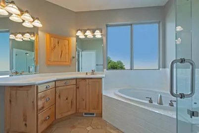548 S Lofty Ln E, North Salt Lake, UT 84054 - Photo 16
