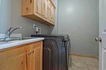 548 S Lofty Ln E, North Salt Lake, UT 84054 - Photo 30