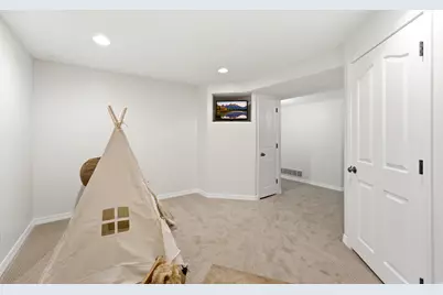 2744 E Woodhampton Cir, Sandy, UT 84092 - Photo 72