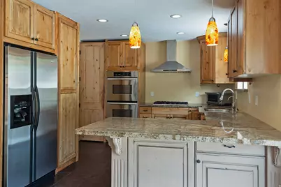 9473 S Hunts End Dr, Sandy, UT 84092 - Photo 12