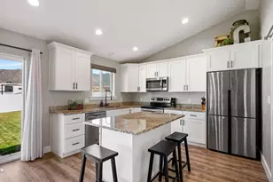 3733 N Eisenhower St, Eagle Mountain, UT 84005 - Photo 6