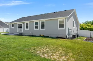 3733 N Eisenhower St, Eagle Mountain, UT 84005 - Photo 22