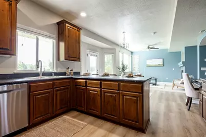 1065 W Windsor Dr, North Salt Lake, UT 84054 - Photo 10