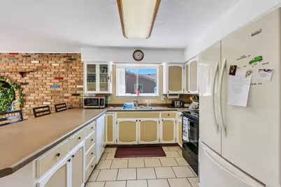 8093 S Beaumont Dr E, Sandy, UT 84093 - Photo 6