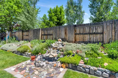 8093 S Beaumont Dr E, Sandy, UT 84093 - Photo 30
