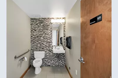255 S 300 W #B, Logan, UT 84321 - Photo 22