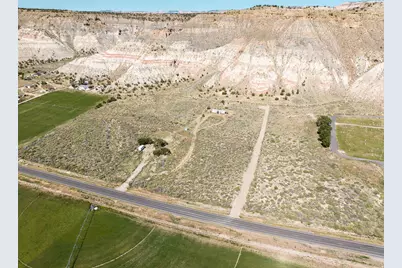689 Utah Highway 12, Cannonville, UT 84718 - Photo 10