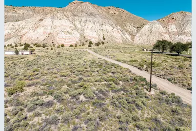 689 Utah Highway 12, Cannonville, UT 84718 - Photo 2
