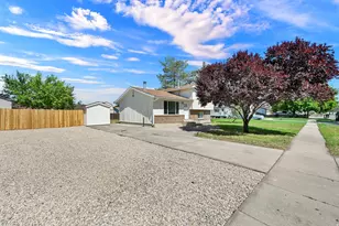 958 N 2075 W, Farr West, UT 84404 - Photo 4